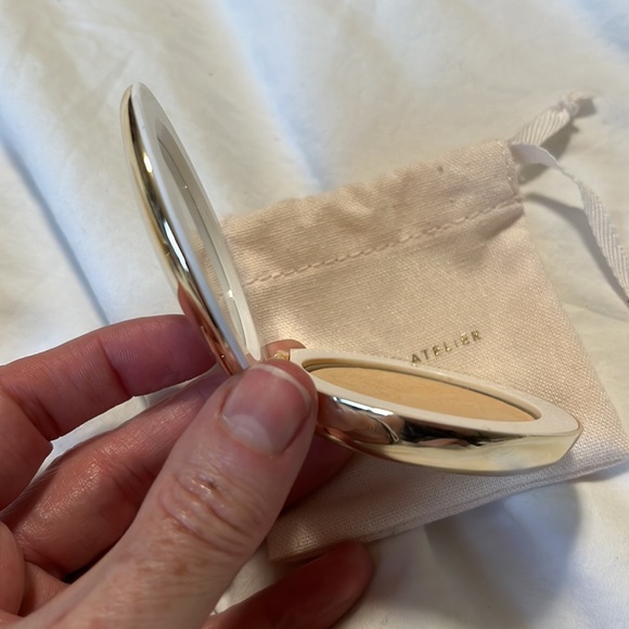 Wean Atelier Vital Pressed Skincare Powder in Creme - Picture 4 of 4